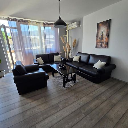 City Center Apt Wfree P Skopje Bagian luar foto
