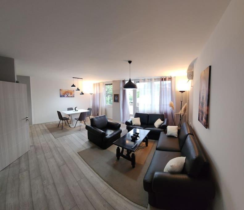 City Center Apt Wfree P Skopje Bagian luar foto