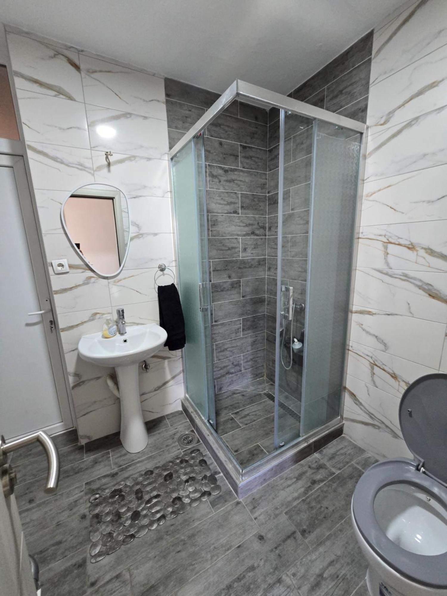 City Center Apt Wfree P Skopje Bagian luar foto