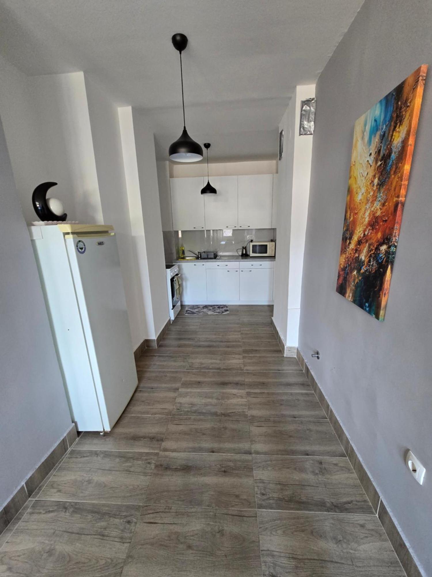 City Center Apt Wfree P Skopje Bagian luar foto